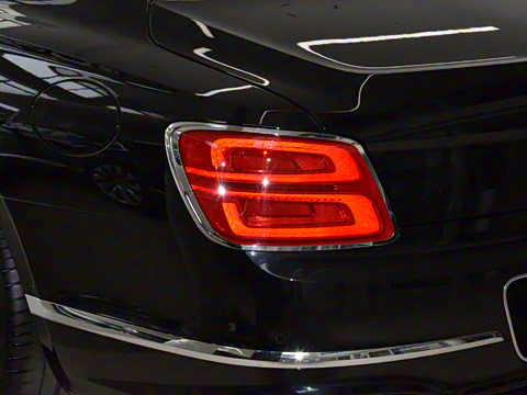 2026�� 4.0T V8 Mulliner