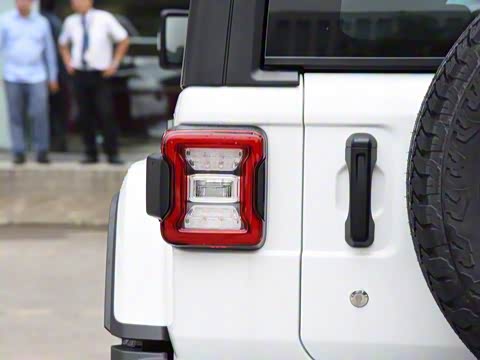 2018�� 2.0T Sahara ���Ű�