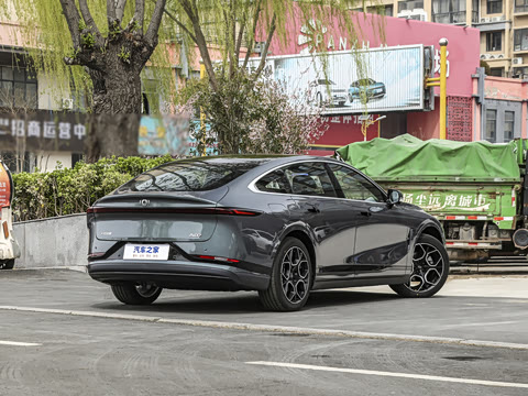 2025�� ��������� 710�콢��