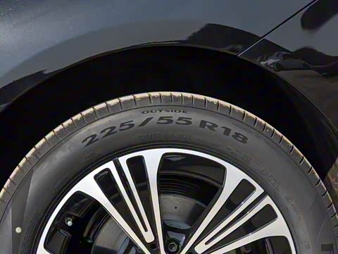 2025�� �Ŀ� E 260 L �˶���