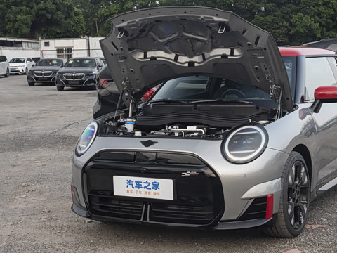2025�� JOHN COOPER WORKS
