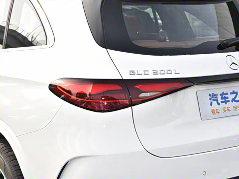 2025�� GLC 300 L 4MATIC ������ 7��