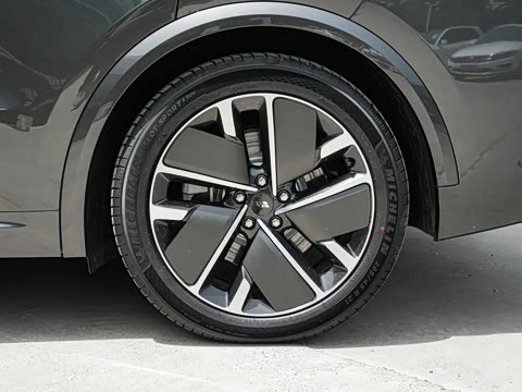 2025�� Ultra ���ܻ��°�