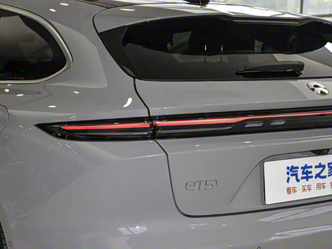 2025�� 75kWh Touring