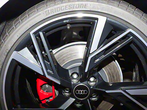 2025�� 55 TFSI quattro ������