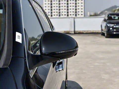 2025�� �Ŀ� E 260 L �˶���