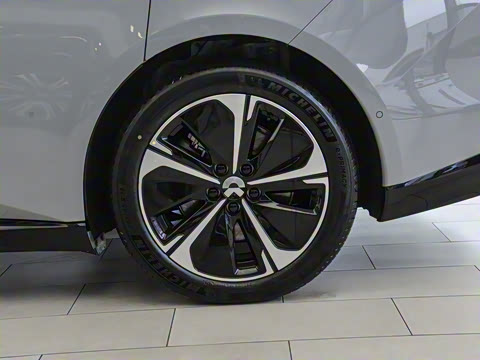 2025�� 75kWh Touring