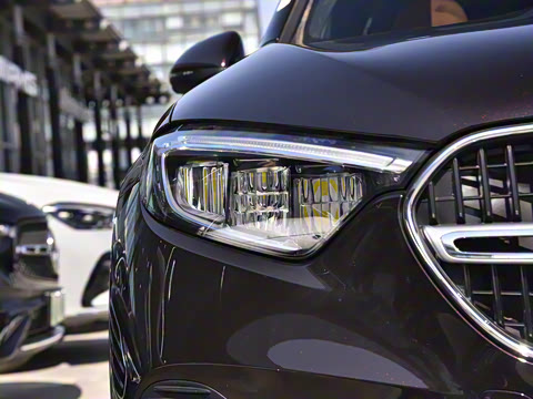 2025�� �Ŀ� GLC 260 L 4MATIC ������