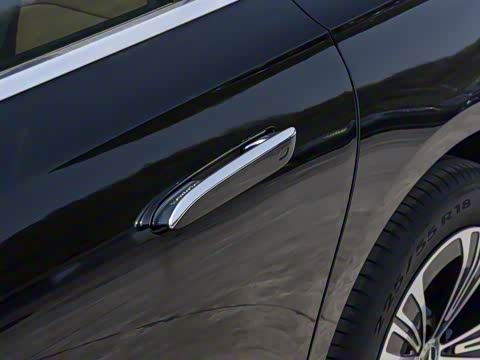 2025�� �Ŀ� E 260 L �˶���