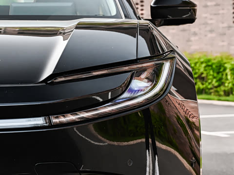 2025�� 550 PRO���а�