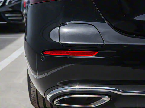 2022�� �Ŀ�� E 350 e L ���ʽ��϶����γ�