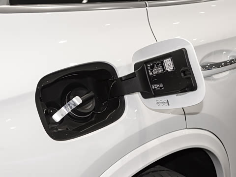 2025�� �Ŀ� GLC 260 L 4MATIC ������