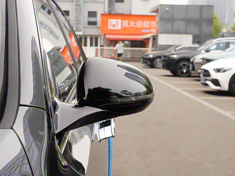 2025�� �Ŀ� E 300 ʱ�����˶���