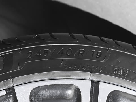 2025�� 2.0T 405 AT������