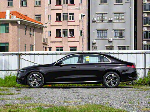 2025�� �Ŀ� E 260 L �˶���