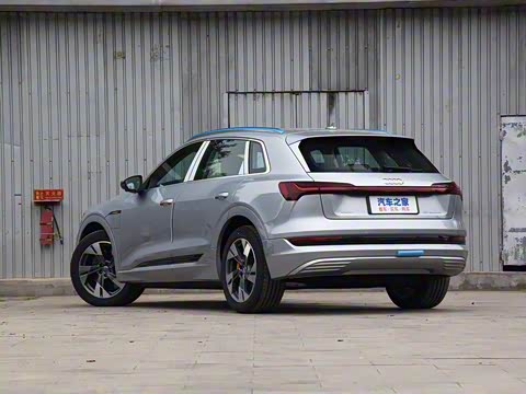 2019�� 55 quattro ������