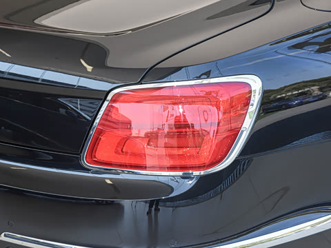 2024�� 4.0T V8 Mulliner