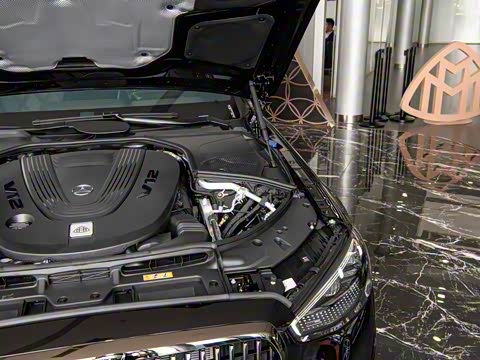 2025�� �Ŀ� S 680 4MATIC ��ҹ��