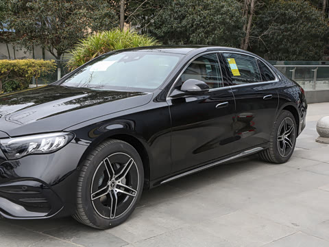 2025�� �Ŀ� E 300 L �����˶���