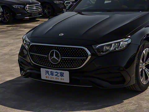 2025�� �Ŀ� E 260 L �˶���