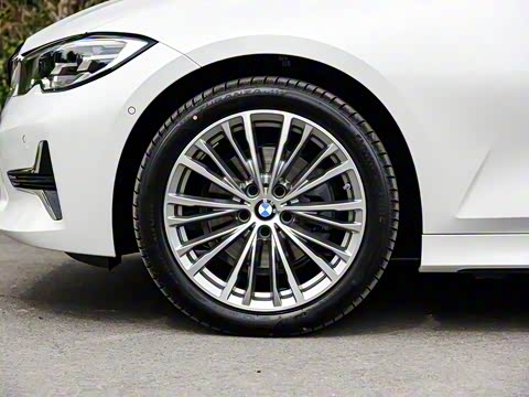 2020�� 325Li �׷���