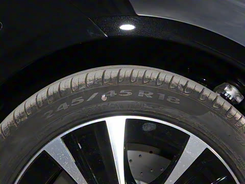 2022�� �Ŀ�� E 350 e L ���ʽ��϶����γ�