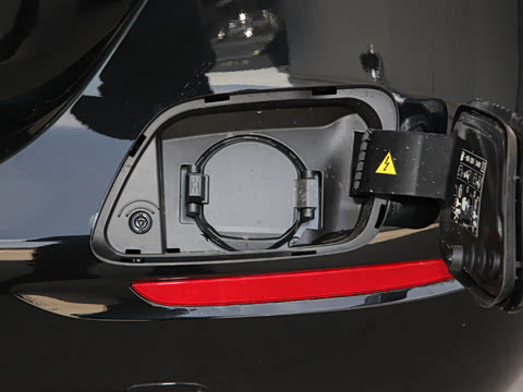 2022�� �Ŀ�� E 350 e L ���ʽ��϶����γ�