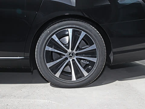 2022�� �Ŀ�� E 350 e L ���ʽ��϶����γ�