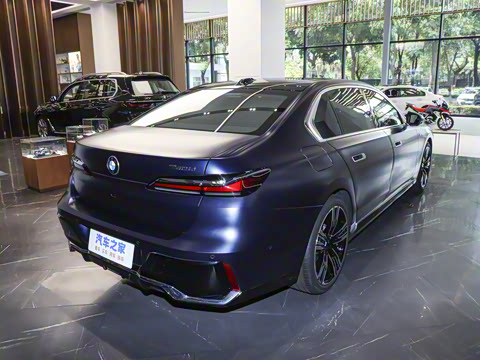 2023 740Li  M˶װ