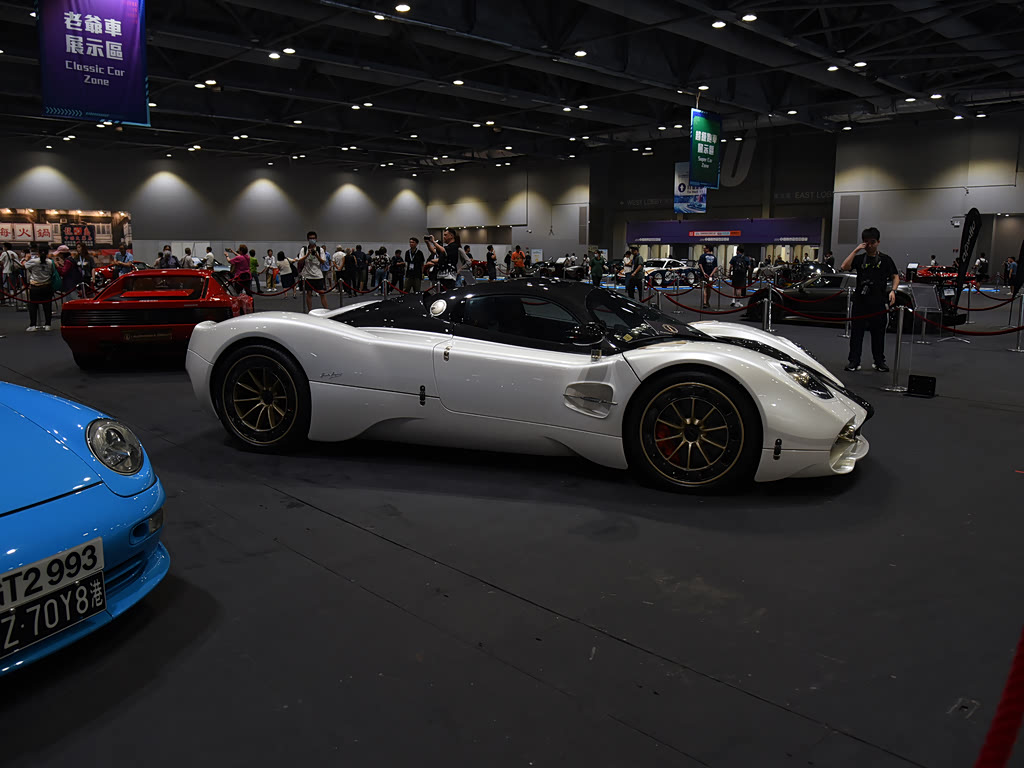Pagani Utopia, Родстер Roadster: фото поколения