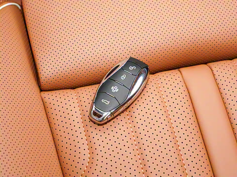 2025�� 2.0T ����������������� 5��