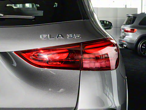 2025�� AMG GLA 35 4MATIC
