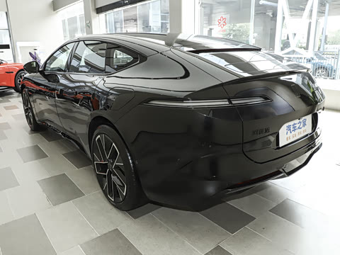 2025�� �Ŀ� Ultra���̰�