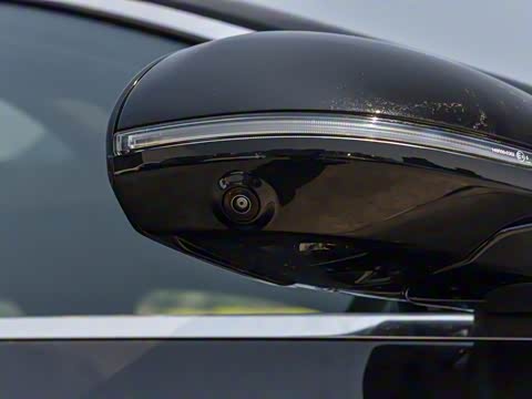 2025�� �Ŀ� E 260 L �˶���