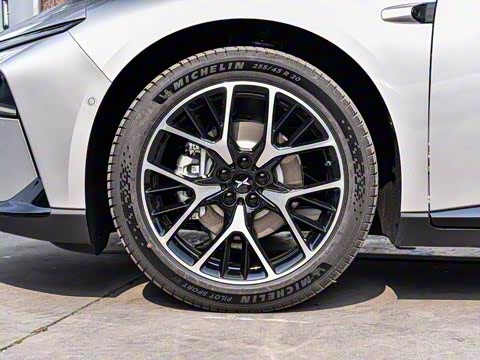 2025�� �������� Max �콢��