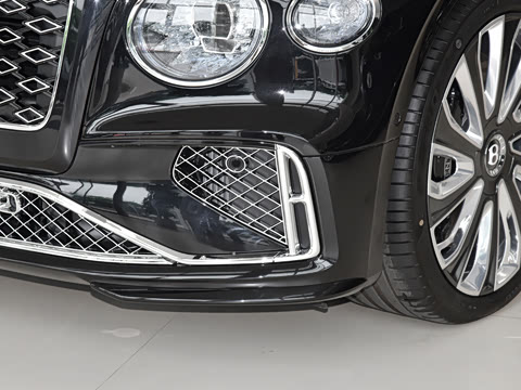 2026�� 4.0T V8 Mulliner