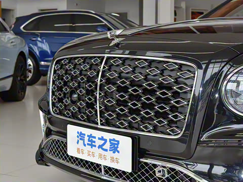 2026�� 4.0T V8 Mulliner