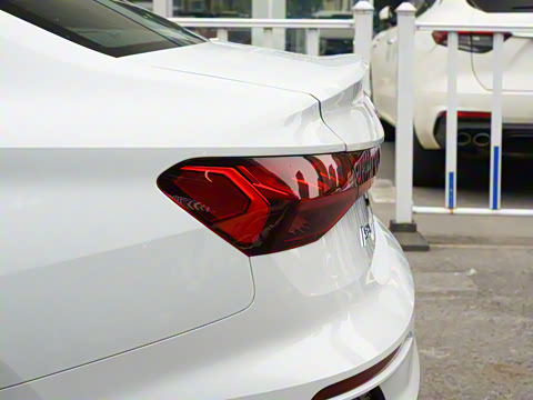 2023�� �Ŀ� A3L Limousine 35 TFSI ʱ���˶���