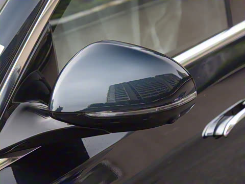 2025�� �Ŀ� E 300 L ������