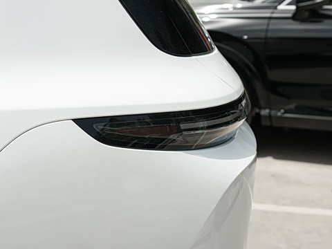 2025�� Ultra ���ܻ��°�