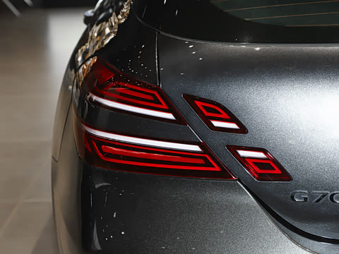 2024�� 2.0T ���Ͱ���������� Shooting Brake