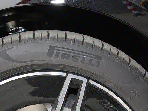 2025�� �Ŀ� E 300 L �����˶���