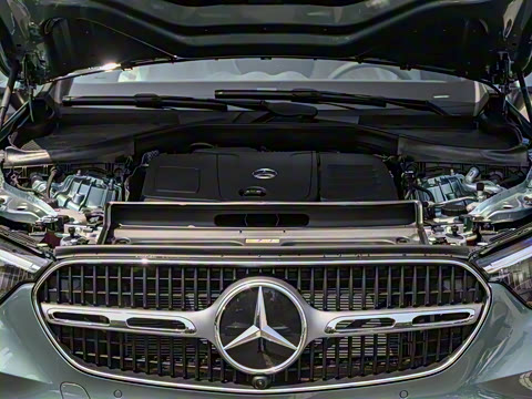 2025�� �Ŀ� GLC 260 L 4MATIC ������