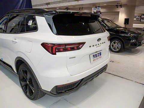 2022�� ���� EcoBoost 170 ��Ӱ