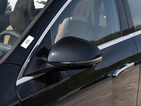 2025�� �Ŀ� E 260 L �˶���