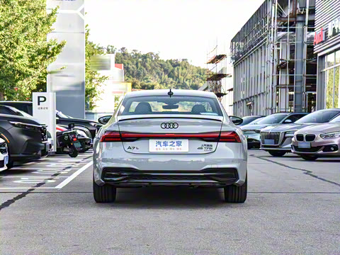 2025�� 45 TFSI quattro RS �׼����ٰ�