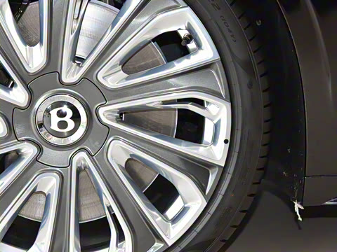 2026�� 4.0T V8 Mulliner