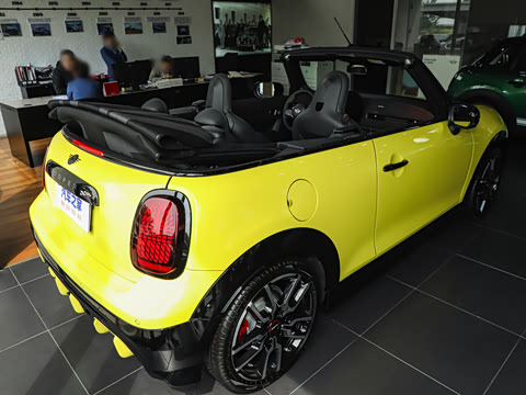 2025�� JOHN COOPER WORKS CABRIO