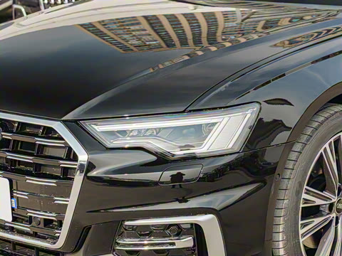 2025�� 45 TFSI quattro ����������