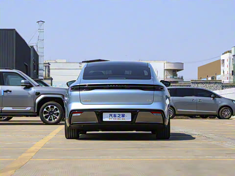 2025�� 700km Զ���Ǽݰ�